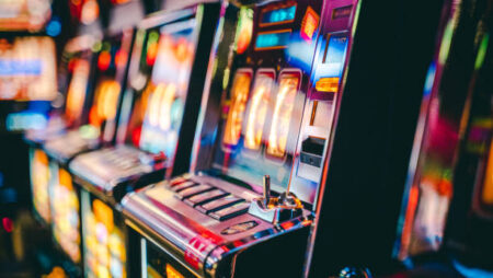 Play Classic Slots With Modern Technology